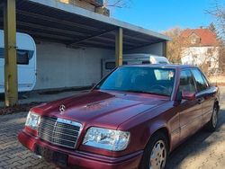 Rot Gebraucht 1993 Mercedes E220 Sportline Limousine | 3.480 €