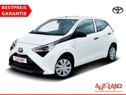 Weiss Gebraucht 2021 Toyota Aygo Kleinwagen | 10.990 € (Etwas zu teuer)