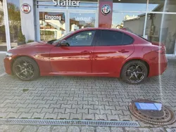 Rosso Gebraucht 2022 Alfa Romeo Giulia Estrema Limousine | 44.900 € (Etwas zu teuer)