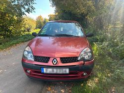 Rot Gebraucht 2004 Renault Clio II Kleinwagen | 900 €