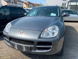 Grau Gebraucht 2004 Porsche Cayenne Basis SUV | 4.400 € (Fairer Preis)