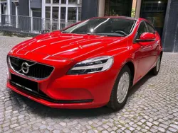Rot Gebraucht 2018 Volvo V40 Momentum Kombi | 12.000 €