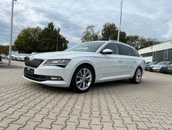 Moon weiss (metallic) Gebraucht 2018 Skoda Superb Premium Edition Kombi | 19.990 € (Etwas zu teuer)