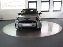 Moonwalk grey (metallic) Gebraucht 2022 Mini Cooper SE Classic Kleinwagen | 19.300 € (Fairer Preis)