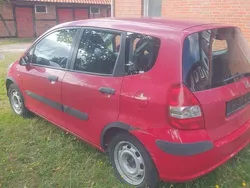 Rot Gebraucht 2003 Honda Jazz S Kleinwagen | 1.500 € (Etwas zu teuer)