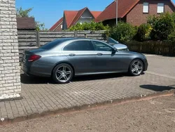 Grau Gebraucht 2016 Mercedes E220 AMG Limousine | 23.490 € (Etwas zu teuer)