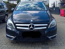 Schwarz Gebraucht 2013 Mercedes B180 Van / Kleinbus | 7.499 €