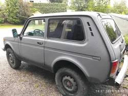 Grau Gebraucht 2010 Lada niva SUV | 999 €