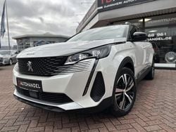 Lack weiss perlglänzend/ lacki Gebraucht 2023 Peugeot 5008 GT SUV | 26.900 € (Guter Preis)