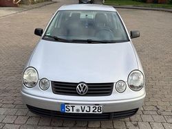 Silber Gebraucht 2003 VW Polo Basis Limousine | 725 € (Guter Preis)
