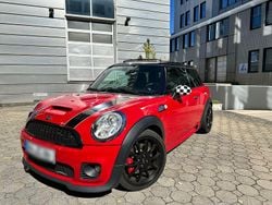 Rot Gebraucht 2009 Mini John Cooper Works Kleinwagen | 8.500 € (Etwas zu teuer)