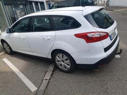 Weiß Gebraucht 2011 Ford Focus Coupé | 3.200 € (Guter Preis)