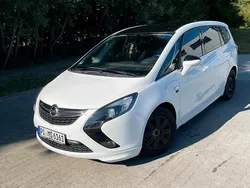 Weiß Gebraucht 2012 Opel Zafira Tourer Van / Kleinbus | 6.800 € (Fairer Preis)