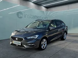 Grau Gebraucht 2024 Seat Leon FR Van / Kleinbus | 29.599 € (Fairer Preis)