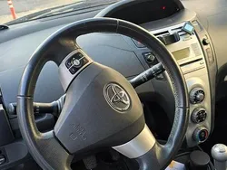 Silber Gebraucht 2009 Toyota Yaris Cool Limousine | 3.400 € (Fairer Preis)