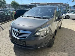 Grau Gebraucht 2010 Opel Meriva Innovation Van / Kleinbus | 2.200 € (Fairer Preis)