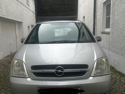 Grau Gebraucht 2003 Opel Meriva Van / Kleinbus | 1.580 €