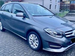 Grau Gebraucht 2018 Mercedes B180 Van / Kleinbus | 19.900 € (Fairer Preis)
