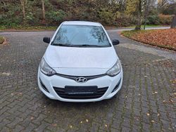 Weiß Gebraucht 2014 Hyundai i20 Edition Limousine | 3.499 € (Superpreis)