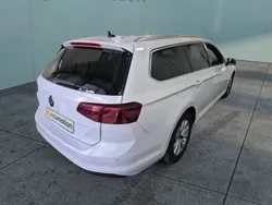 Weiß Gebraucht 2023 VW Passat Business Kombi | 25.750 € (Fairer Preis)