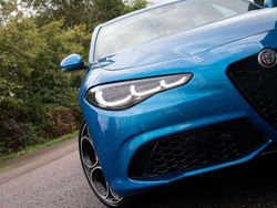 Blu misano Gebraucht 2023 Alfa Romeo Giulia Competizione Limousine | 40.900 € (Fairer Preis)