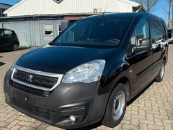 Schwarz Gebraucht 2017 Peugeot Partner Premium Van / Kleinbus | 8.999 € (Fairer Preis)
