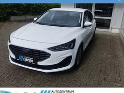 Weiss Gebraucht 2023 Ford Focus Titanium Limousine | 19.777 € (Guter Preis)