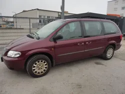 Rot Gebraucht 2002 Chrysler Voyager Van / Kleinbus | 1.500 € (Fairer Preis)