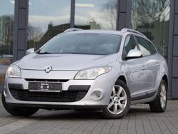 Grau Gebraucht 2011 Renault Mégane III Expression Limousine | 4.980 € (Fairer Preis)