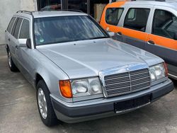Silber Gebraucht 1992 Mercedes E230 Kombi | 8.970 €