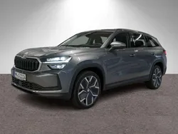 Graphite grau metallic Gebraucht 2024 Skoda Kodiaq Selection SUV | 57.930 €