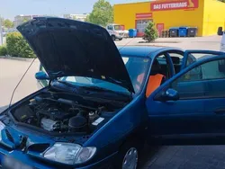 Blau Gebraucht 1996 Renault Mégane Limousine | 700 €