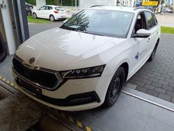 Weiß Gebraucht 2022 Skoda Octavia Ambition Kombi | 25.830 € (Fairer Preis)