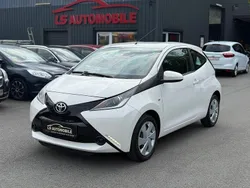 Weiß Gebraucht 2017 Toyota Aygo X-play Kleinwagen | 6.450 € (Fairer Preis)