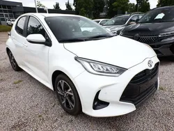 Pure white Neu 2025 Toyota Yaris Hybrid Kleinwagen | 23.361 € (Superpreis)