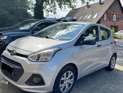 Silber Gebraucht 2015 Hyundai i10 Kleinwagen | 5.499 €