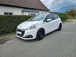 Weiß Gebraucht 2019 Peugeot 208 Signature Sky Kleinwagen | 5.200 € (Fairer Preis)
