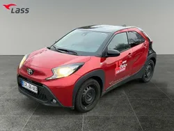 Chili red 3u4/ black mica 209 Gebraucht 2024 Toyota Aygo Team Kleinwagen | 17.280 € (Fairer Preis)