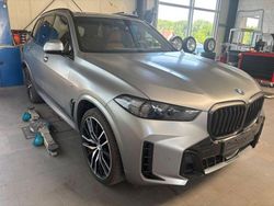 Grau (frozen grey ) Gebraucht 2024 BMW X5 M Sport SUV | 99.900 € (Teuer)