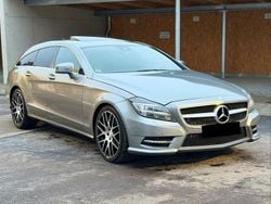 Grau Gebraucht 2012 Mercedes CLS350 Shooting Brake AMG Kombi | 9.850 €