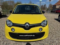 Gelb Gebraucht 2017 Renault Twingo LIMITED Kleinwagen | 7.988 € (Fairer Preis)