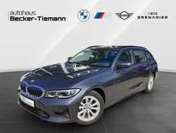 Mineralgrau Gebraucht 2021 BMW 318 Advantage Kombi | 21.207 € (Fairer Preis)