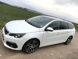 Weiß Gebraucht 2018 Peugeot 308 Allure Kombi | 9.900 € (Fairer Preis)