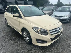 Beige Gebraucht 2014 Mercedes B180 Van / Kleinbus | 3.350 € (Fairer Preis)