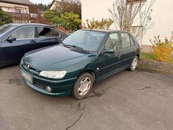 Grün Gebraucht 2000 Peugeot 306 Kleinwagen | 1.850 €