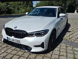 Weiß Gebraucht 2019 BMW 330 Sport Line Limousine | 28.999 € (Fairer Preis)