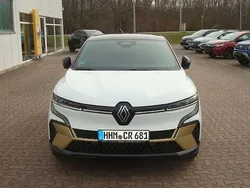 Weiß Gebraucht 2022 Renault Mégane Iconic Limousine | 39.900 €