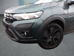 Grün Gebraucht 2024 Dacia Jogger Van / Kleinbus | 19.599 € (Guter Preis)
