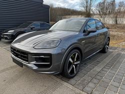 Quarzitgraumetallic Gebraucht 2024 Porsche Cayenne SUV | 131.852 €