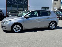 Grau Gebraucht 2014 Peugeot 308 Active Limousine | 7.799 € (Etwas zu teuer)